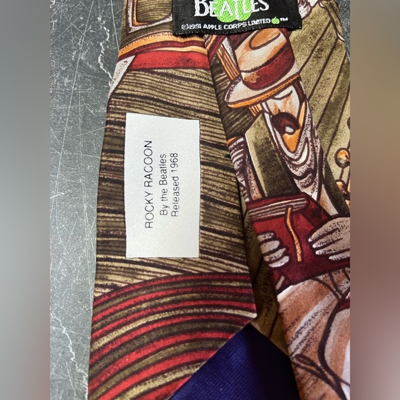 VTG 100% silk “The Beatles” rocky raccoon men’s 90s tie - Picture 3 of 6
